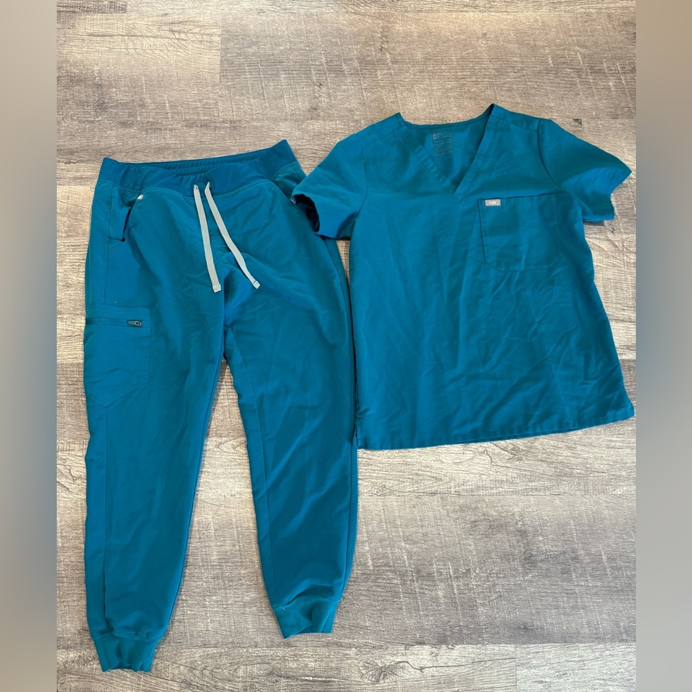 Figs scrub set